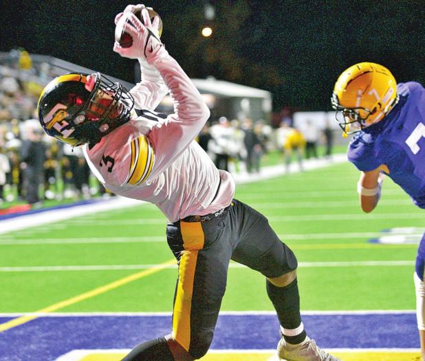 Jackrabbits Tame Wildcats 37-28