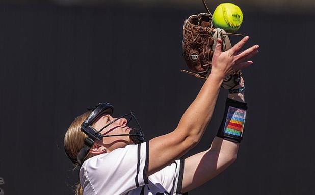Lady Pirates Defeat Lady Tigers 12 to 2, Monday, March 10th