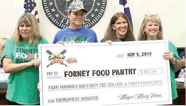 Mayor Mary Penn Presents Check to Forney Food Pantry