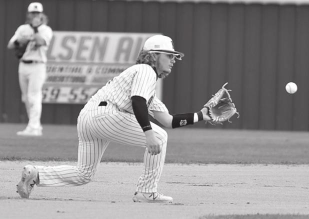 Falcons Baseball Opens District with Sweep of Royse City