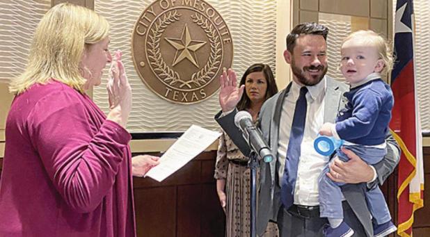 Mesquite Installs Councilmembers Casper and
