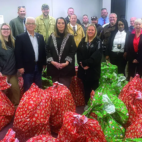 Kaufman County Staff and Sheriff’s Office Lead the Way in Child Welfare Angel Tree Giving